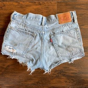 501 Levi High Rise Cut off short sz 26 Denim Light Wash Distressed Vintage Look